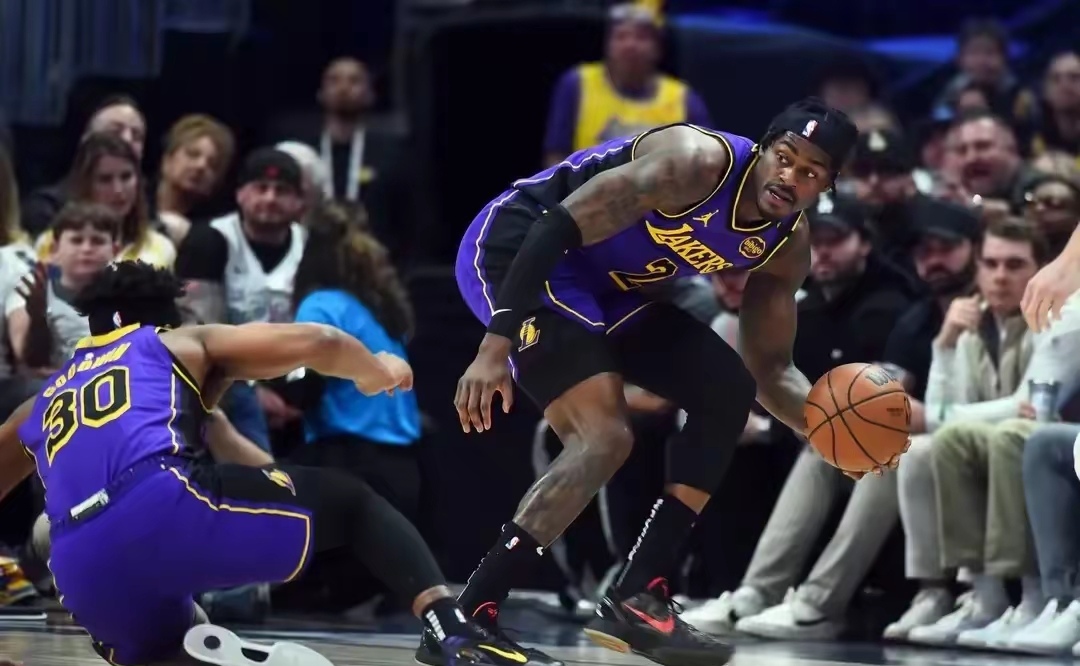 波士顿凯尔特人迎NBA常规赛关键赛，国际比赛日外线爆发，管理层满意，年轻球员得到机会的简单介绍