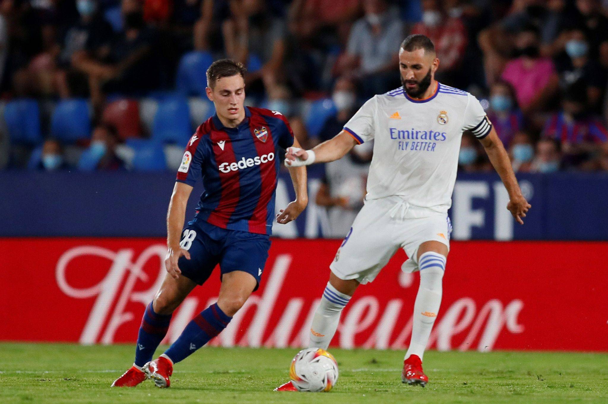 包含关键时刻突围战来临；法兰克福围绕欧超杯伤情更新；引发热议；轮换策略成焦点的词条