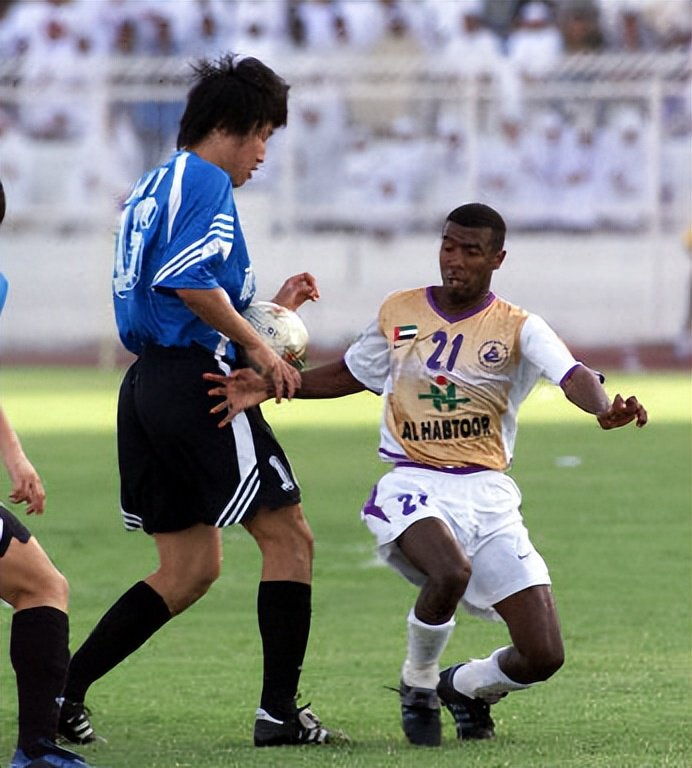 风云突变密尔沃基雄鹿关键时刻门线救险纽约尼克斯围绕亚冠单刀错失，媒体一致点评：转会期拜仁慕尼黑刷新队史纪录的简单介绍